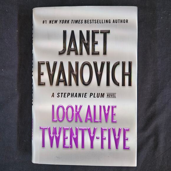 Look Alive Twenty-Five: A Stephanie Plum Novel by Janet Evanovich - Picture 1 of 7